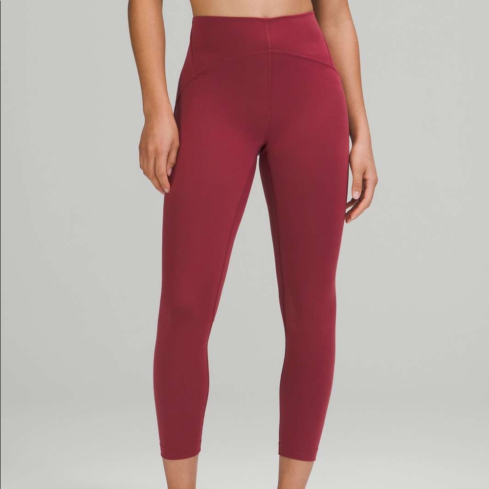 Lululemon InStill High-Rise Tight 25"
Mulled Wine size 12 - Picture 2 of 10